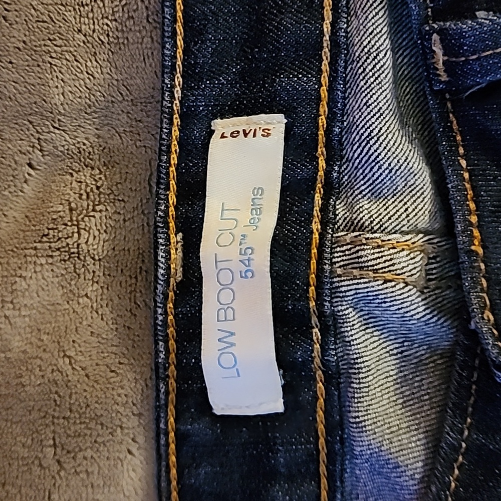 Womens size 4 Levi's low boot cut jeans - Picture 5 of 6